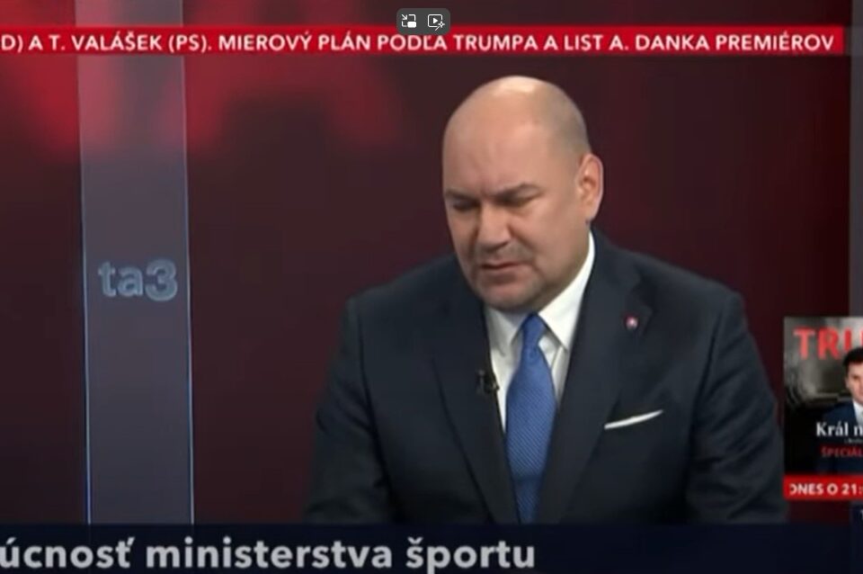 Futbalové ihriská sa už vo veľkom obnovujú, budú sa aj v ďalších obciach a mestách.